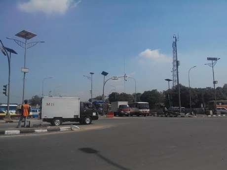 Imbas Kepadatan di Simpang Jomin, Tol Cikampek Macet 2 KM