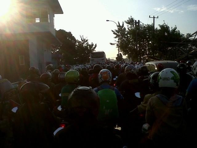 Pemudik Motor Mulai Sesaki Kalimalang