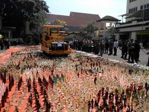 Jelang Lebaran, Polres Jakut Musnahkan 24.540 Botol Miras