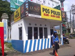 Anak Kecil Ini Jadi Pengatur Arus Lalu Lintas Mudik