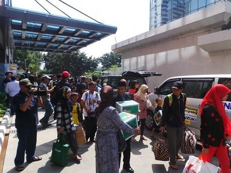 Suzuki Fasilitasi 10 Keluarga Pulang Kampung Pakai APV