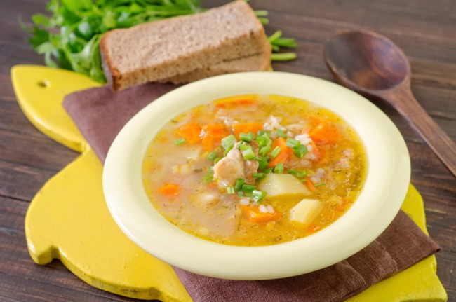 Saat Tak Ada Pengasuh, Pilih Sup Praktis Kaya Nutrisi Ini Buat si Kecil