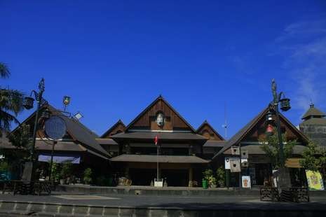 Pasar Triwindu, Pusat Suvenir Antik di Solo