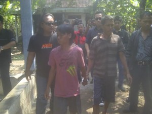 Paman dan Keponakan Ini Dibekuk Polisi karena Produksi Bahan Baku Petasan