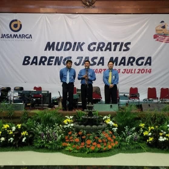 Mudik Jasa Marga Untuk Tukang Sapu dan Penduduk Pinggir Tol