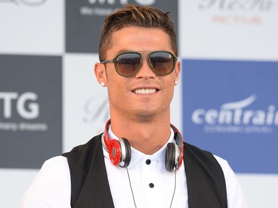 Gaya Cool Cristiano Ronaldo di Jepang