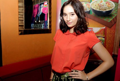 Tatjana Saphira, Karakter Pencopet di Film Runaway