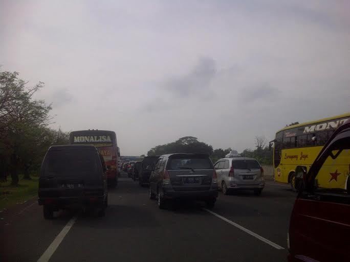 Kendaraan Pemudik Merayap di Cikopo Mencapai 3 Km
