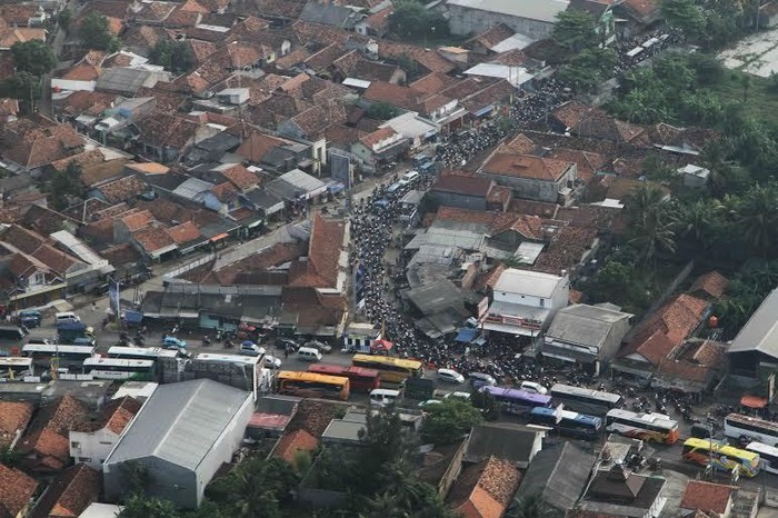 Penampakan dari Udara Menyemutnya Pemudik Motor di Cikalong
