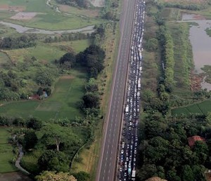 Pasar Tumpah Masih Jadi Biang Kemacetan Parah di Jalur Pantura