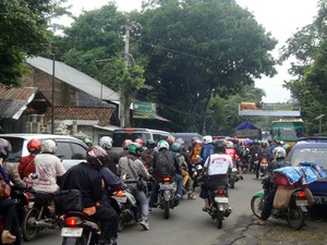 Pemudik Bermotor Kuasai Jalur Selatan Jateng, Seperti ini Kondisi Lalinnya
