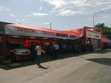 Pemudik Serbu Posko Mudik Toyota