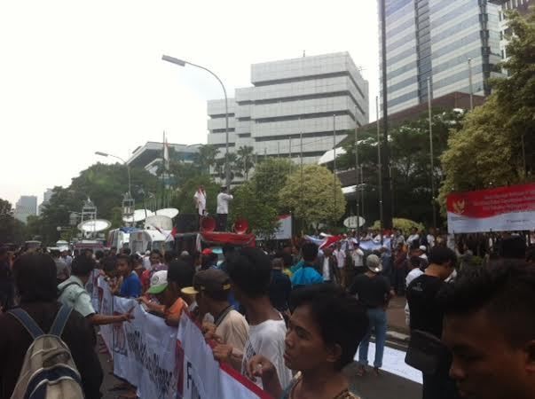 Pendukung Prabowo-Hatta Unjuk Rasa di Depan Gedung MK