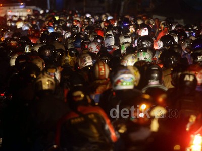 Ribuan Pemudik Padati Karawang