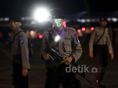 Polisi Bersenjata Amankan Pelabuhan Merak
