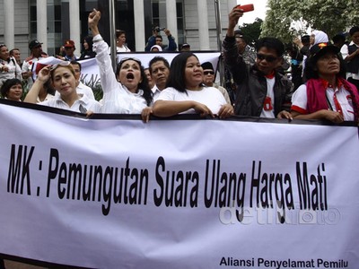 Pendukung Prabowo-Hatta Demo di MK