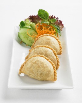 Mau Berbuka dengan Pastel Renyah Gurih? Bikin Sendiri Yuk!