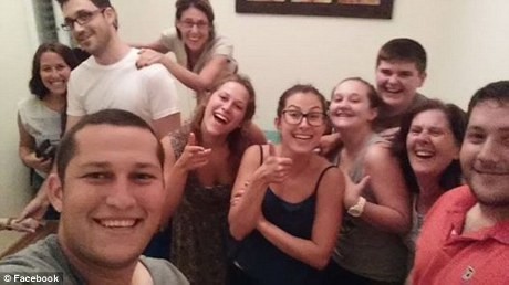 Warga Israel Ramai-ramai Selfie di Tengah Perang