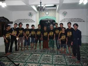 Unik, Komunitas Punk Jalanan Ini Jadi Marbot Buat Bersihkan Masjid