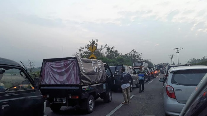 Puncak Arus Mudik, Jakarta-Bandung 7 Jam