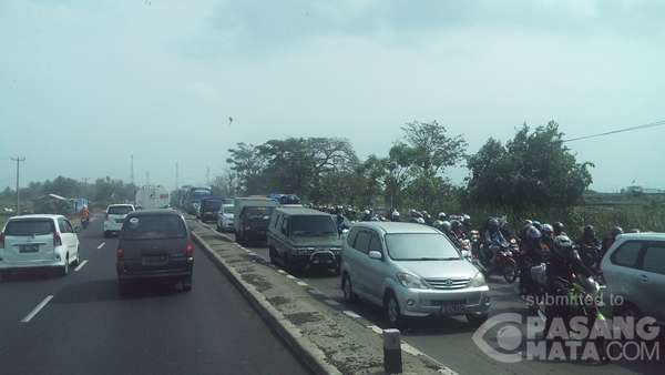 Kemacetan di Indramayu-Subang, dari Pasar hingga SPBU Tumpah