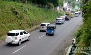 Ngeng! Bajaj ini Dipakai Mudik dan Bermanuver di Kawasan Puncak
