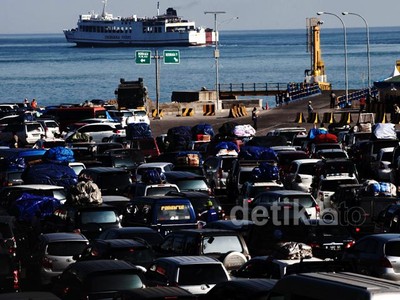 Puncak Kemacetan di Pelabuhan Merak