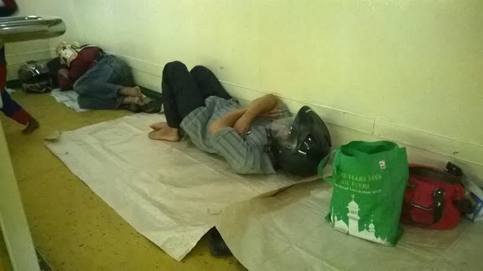Uniknya Tingkah Pemotor saat Mudik Mengarungi Lautan