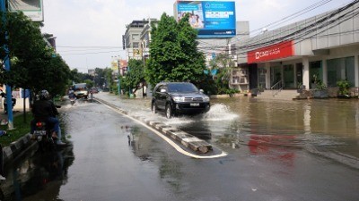 Hati-hati, Masih Ada Genangan Cukup Tinggi di Kemang