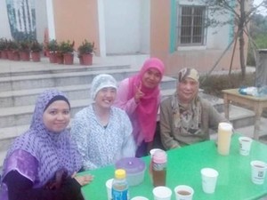 Meski Uzur, Semangat Ibadah Dua Nenek di Tiongkok Ini Tetap Tinggi