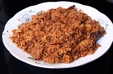 Serundeng Udang dan Serundeng Teri, Taburan Enak Buat Ketupat