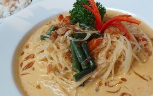 Menu Hari Ke-29: Gurihnya Sayur Bersantan Pelengkap Ketupat