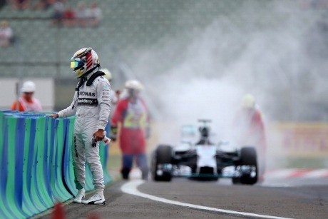 Mercedes Selidiki Penyebab Terbakarnya Mobil F1 W05 Milik Hamilton