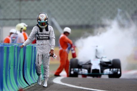 Mercedes Sedang Bermasalah dengan Daya Tahan Mobilnya