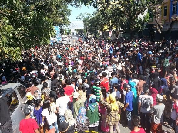 Ribuan Warga Makassar Padati Kediaman JK