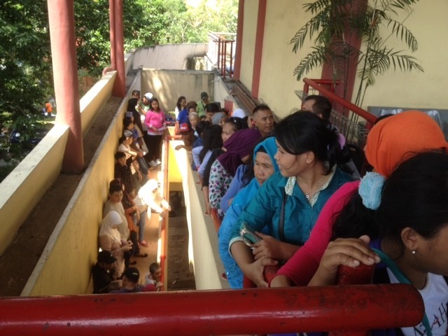 Pengunjung Membeludak, Antrean Wahana di TMII Bisa Sampai 1 Jam