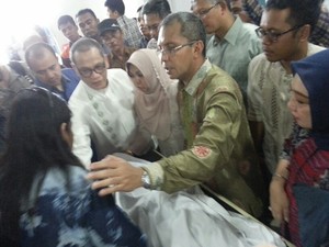 Keluarga JK Datangi RS dan Santuni Korban Tewas Antre Sedekah