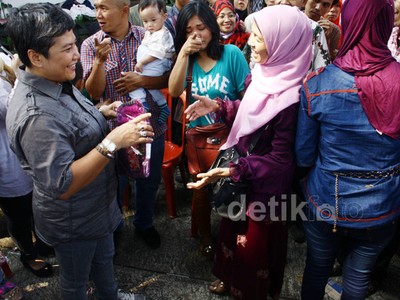 Ribka Tjiptaning Gelar Open House