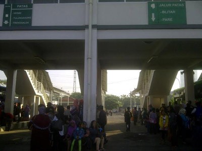 Lebaran Kedua, Pemudik di Terminal Bungurasih Terlantar