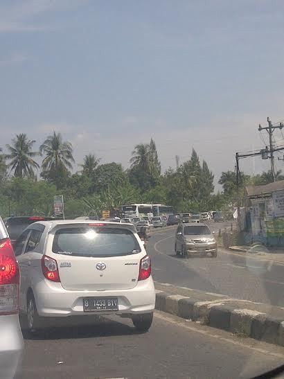 H+2, Lalin Menuju Jakarta di Jembatan Comal Padat Merayap