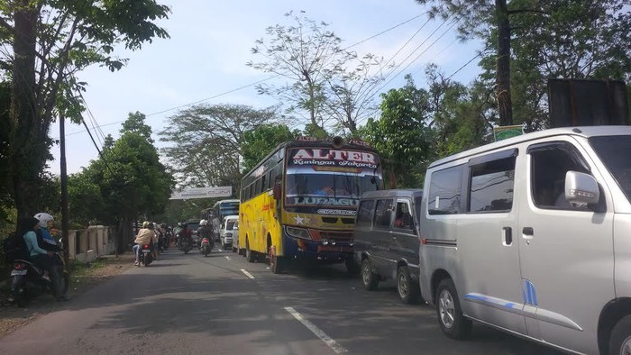 Cirebon Arah Kuningan Merayap 20 Km