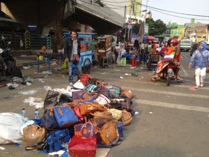 Tak Ada Satpol PP, PKL Menjamur di Sekitar Pasar Tanah Abang