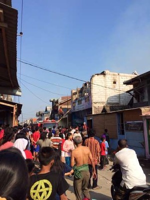 Sebuah Kafe di Dadap Terbakar