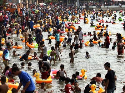 Ancol Dibanjiri Pengunjung