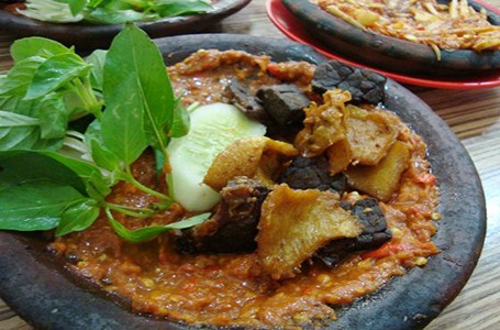 Mampir ke Surabaya? Jangan Lupa Jajan Enak di Tempat Ini