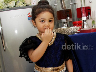 Lebaran, Amora dan Kellen Tampil Menggemaskan