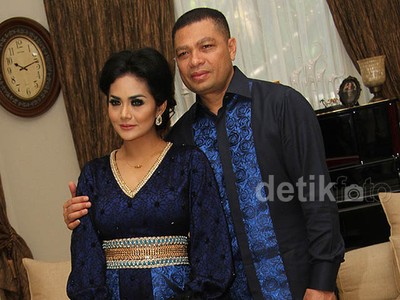 Krisdayanti dan Raul Lemos Serasi di Hari Lebaran