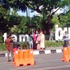 Mudik ke Surabaya, Jangan Lupa Foto Narsis di Taman Bungkul!