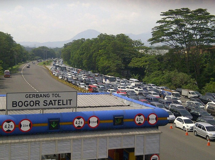 Antrean Kendaraan di GT Ciawi Mengular, Lalin Dialihkan via Baranangsiang