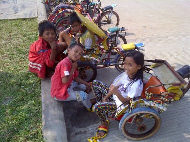 Impian Gadis Kecil Tukang Becak Mini Waduk Pluit, Ingin Jadi ABRI